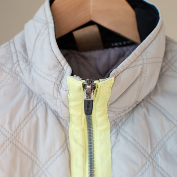 Reebok RBX Women's Running Jacket Quilted Size M Thumb Holes Full Zip Black Gray - Picture 6 of 10